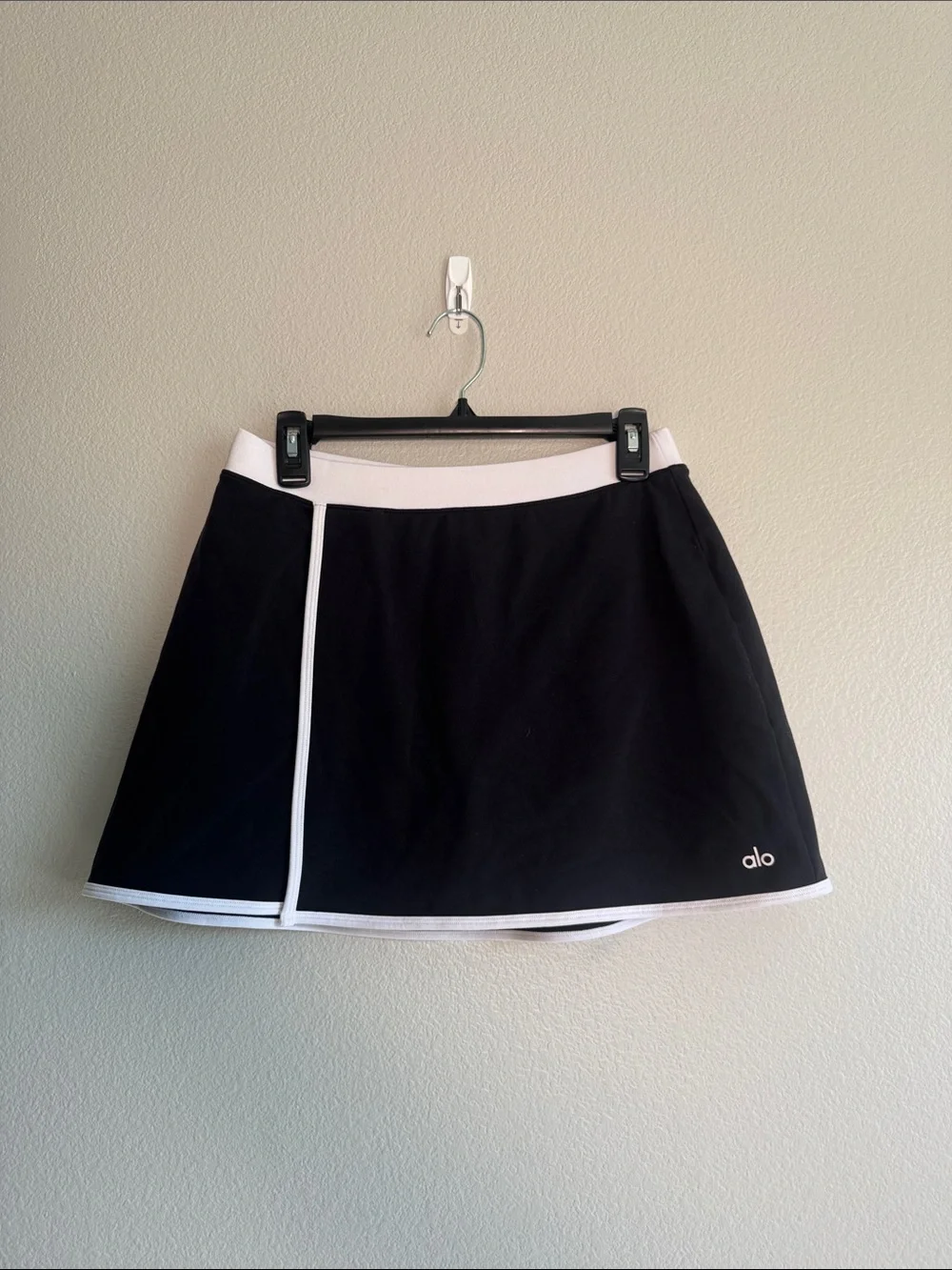 ALO Airbrush Streamlined Skirt in Black/White - M